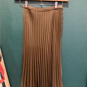 H&M Olive A-Line Pleated Skirt